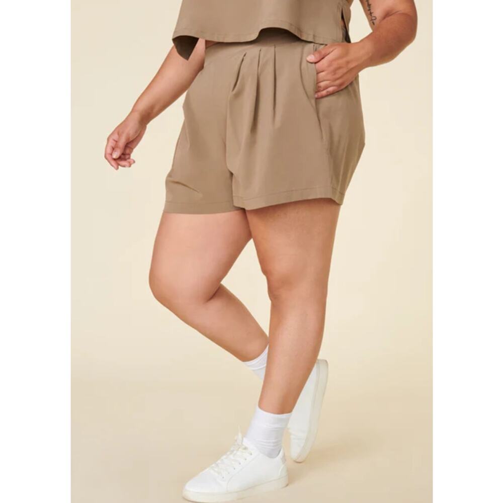 NWOT Wayre Travel Pocket Flow Short in Shiitake Size XXL